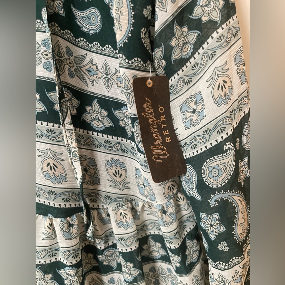 NWT: WRANGLER RETRO Tiered Western Inspired Paisley & Floral Print Vneck Size L - Picture 8 of 9